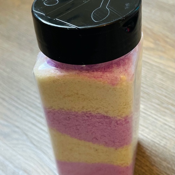 Slumberland Lemonade Bubbling Bath Salts - Picture 4 of 4